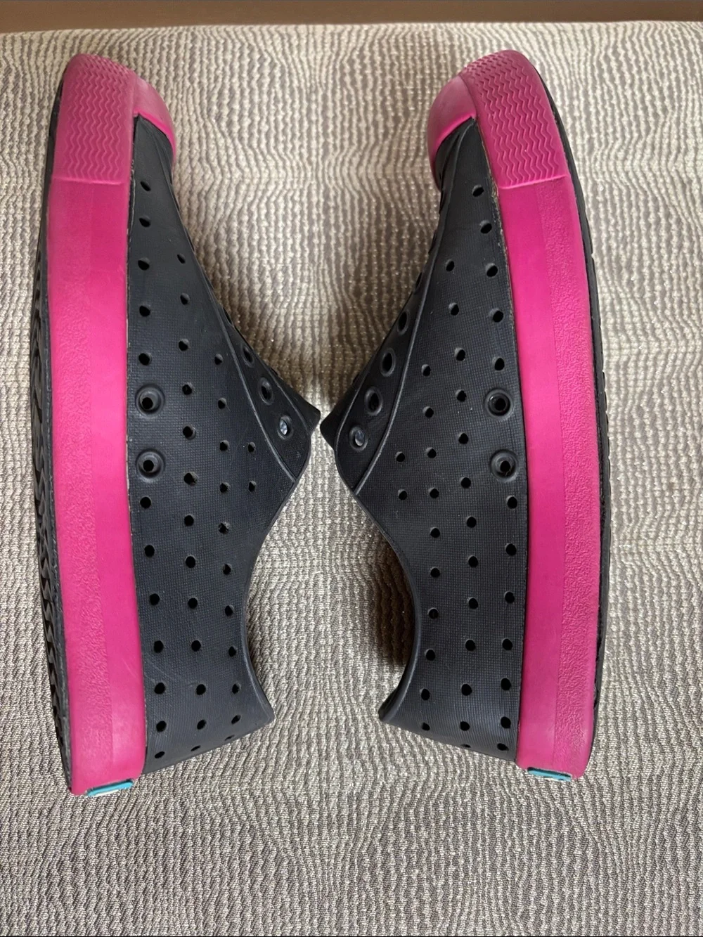 Native Jefferson Jiffy Black/Samba Pink Slip-On Water Kids Shoes C13